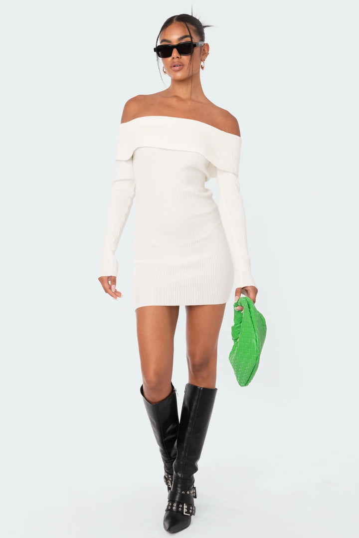 Dam Off-Shoulder Stickad Klänning med figurnära passform och ribbdetaljer Mirla-Eva Jonsson
