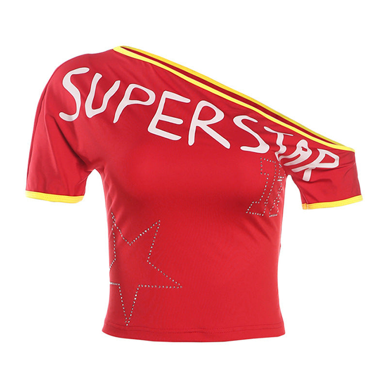 Dam Off-Shoulder T-Shirt med tryckt text och glittrande detaljer Mirla-Eva Jonsson