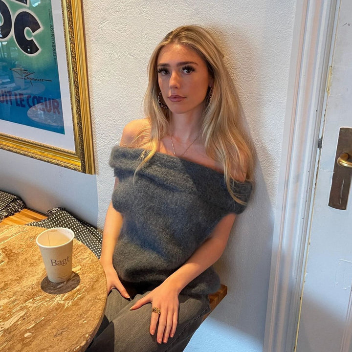 Dam Off-Shoulder Tröja i fluffigt material Mirla-Eva Jonsson