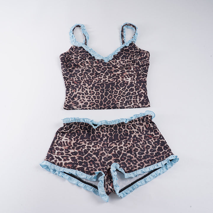 Dam Pyjamaset med elegant leopardmönster och volangdetaljer Mirla-Eva Jonsson