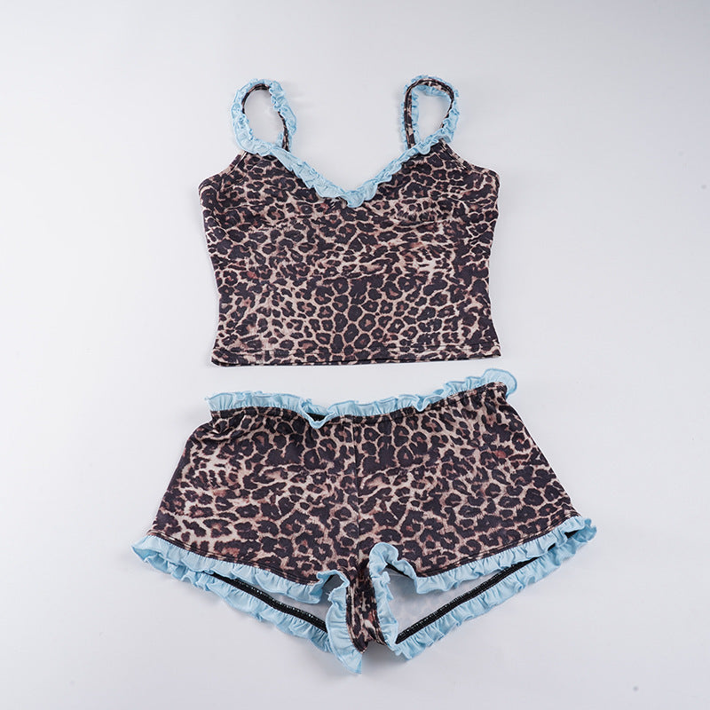 Dam Pyjamaset med lekfullt leopardmönster och volangdetaljer Mirla-Eva Jonsson
