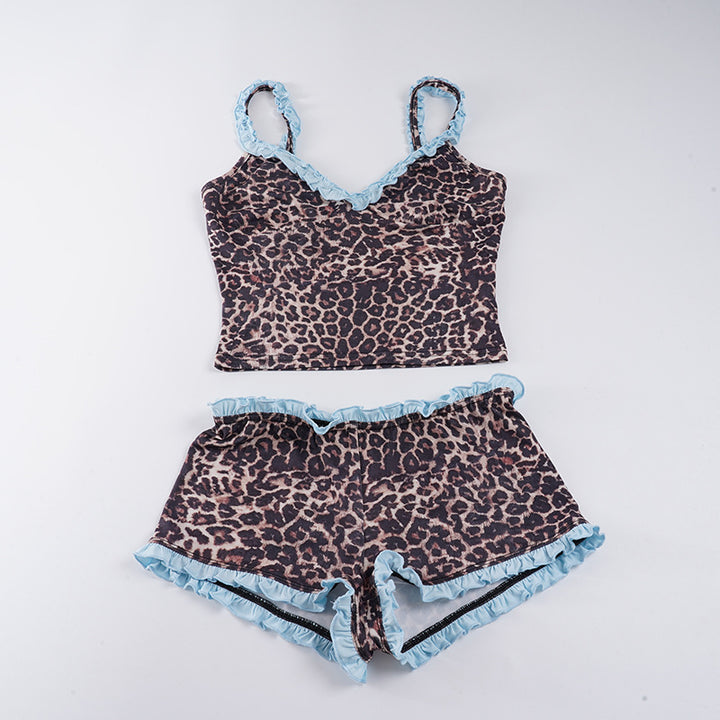 Dam Pyjamaset med lekfullt leopardmönster och volangdetaljer Mirla-Eva Jonsson