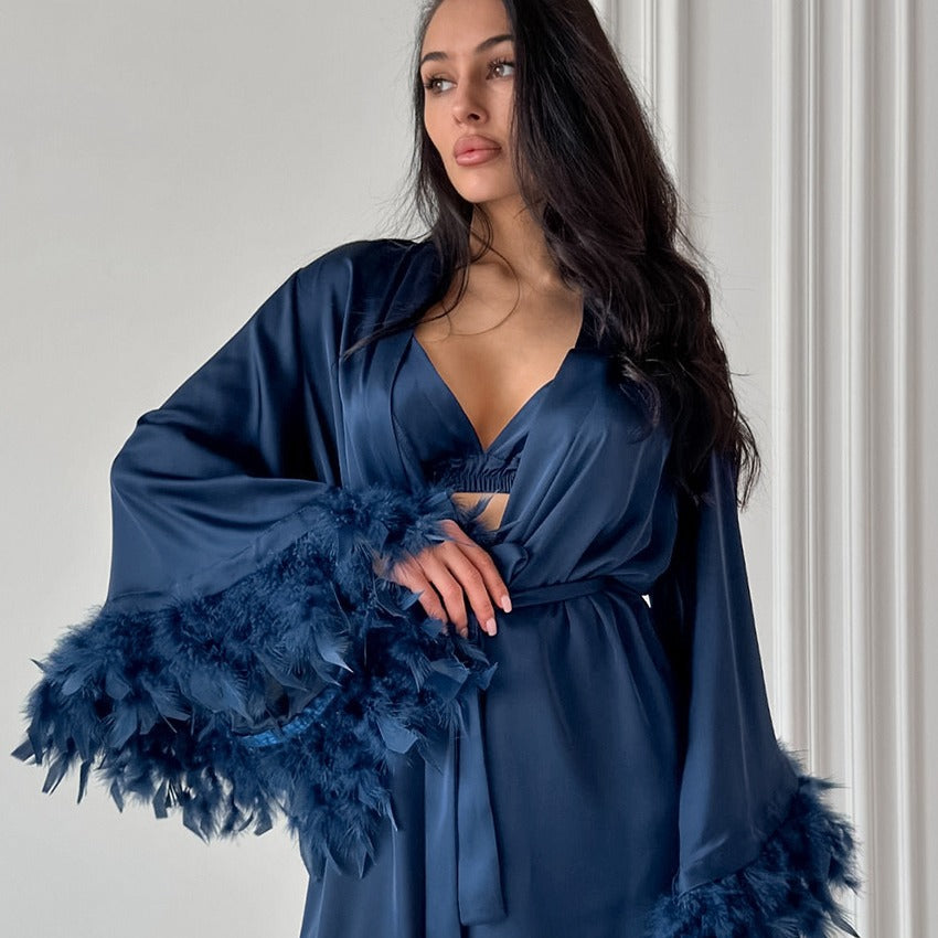 Dam Satin Kimono med fjädrar Mirla-Eva Jonsson