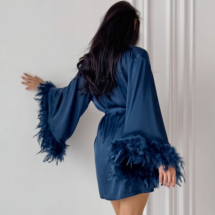 Dam Satin Kimono med fjädrar Mirla-Eva Jonsson