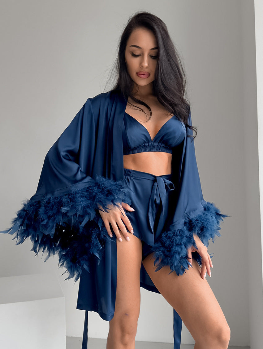 Dam Satin Kimono med fjädrar Mirla-Eva Jonsson