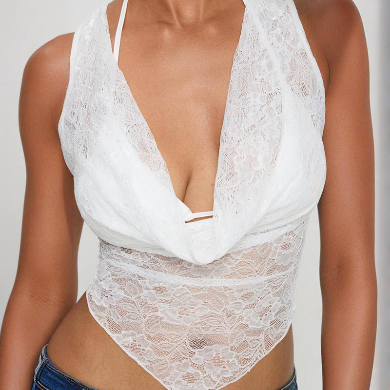 Dam Spitze Bodysuit med djup V-ringning och lyxiga detaljer Mirla-Eva Jonsson