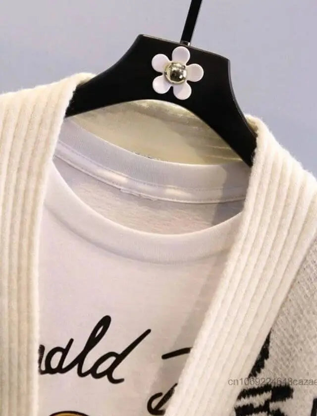 Dam Stickad Cardigan i Bomull med Broderat Disney-Motiv & Lekfull Design | Eva Jonsson-Eva Jonsson