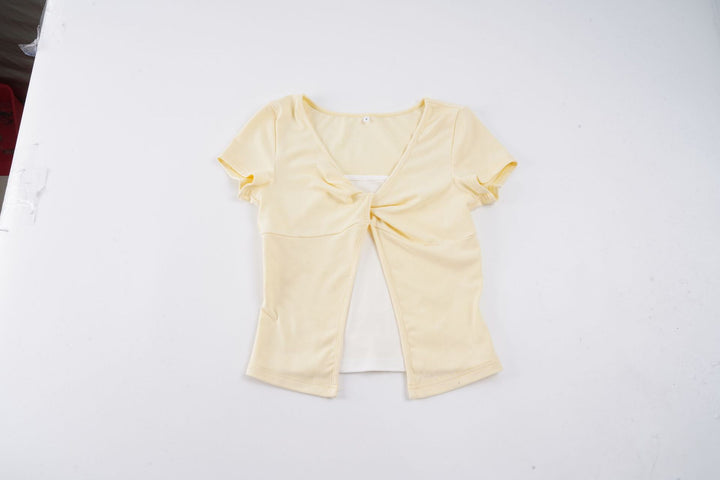 Dam Sweet kort T-shirt med knutdesign och cut-out-detaljer Mirla-Eva Jonsson