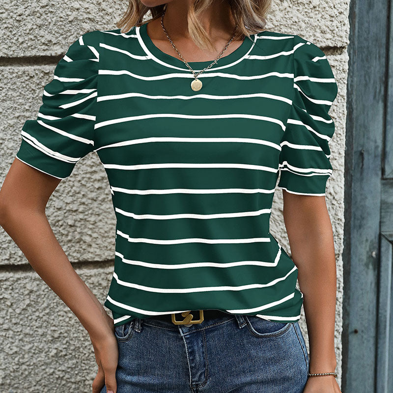 Dam T-shirt med dekorativa puffärmar och modernt randigt mönster Mirla-Eva Jonsson