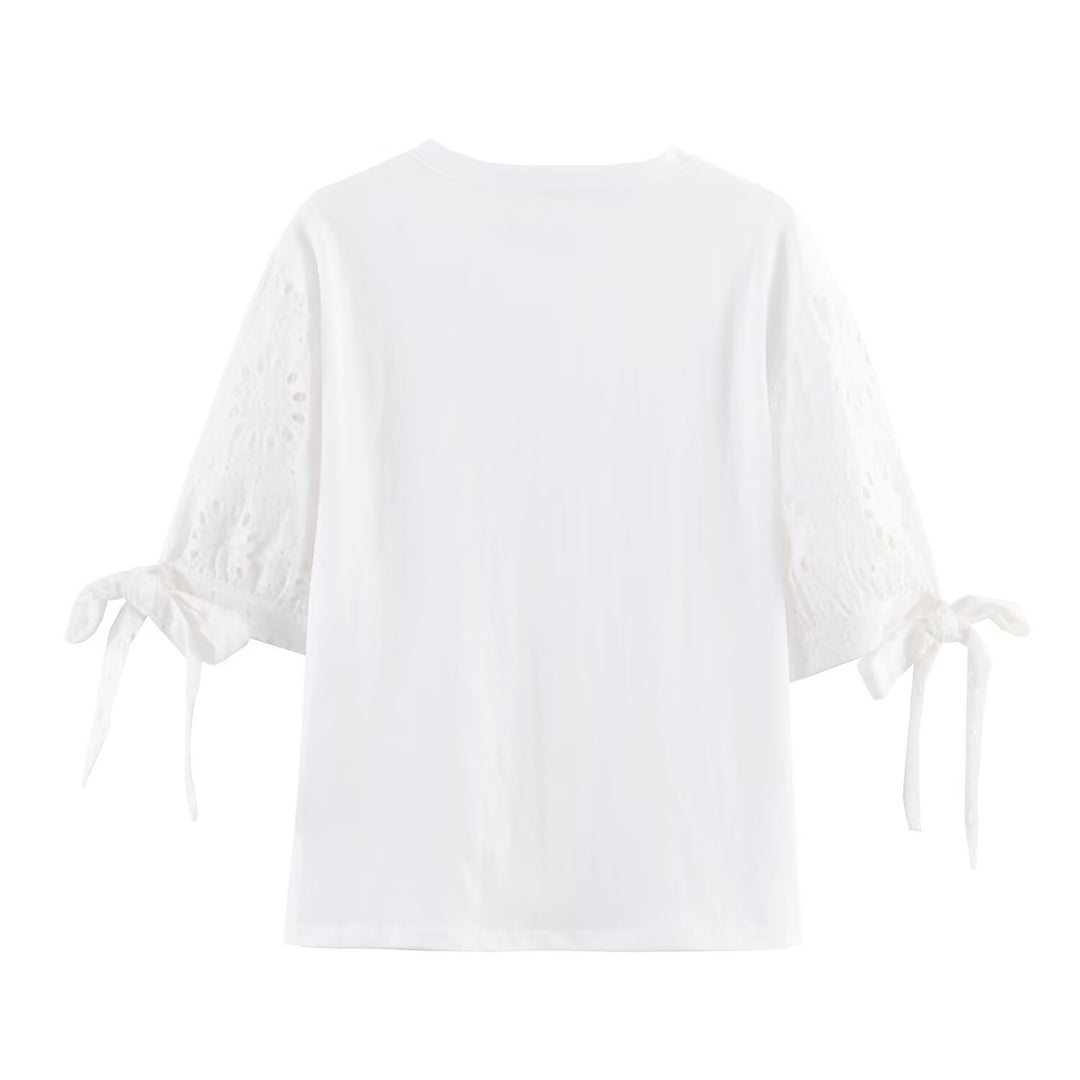 Dam T-shirt med elegant spetsdesign och tidlös snörapplikation Mirla-Eva Jonsson