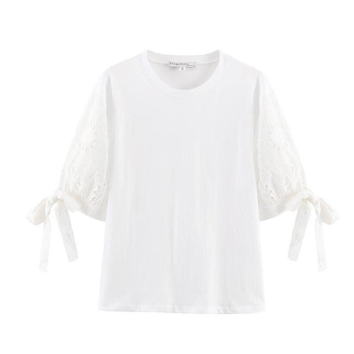 Dam T-shirt med elegant spetsdesign och tidlös snörapplikation Mirla-Eva Jonsson