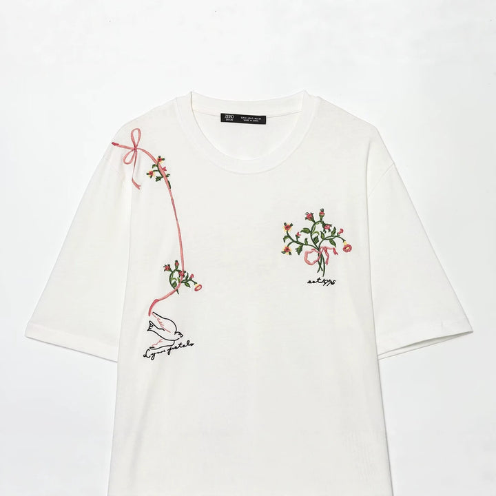 Dam T-shirt med fin broderi och unika tryck Mirla-Eva Jonsson
