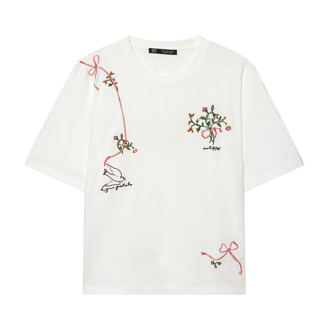 Dam T-shirt med fin broderi och unika tryck Mirla-Eva Jonsson