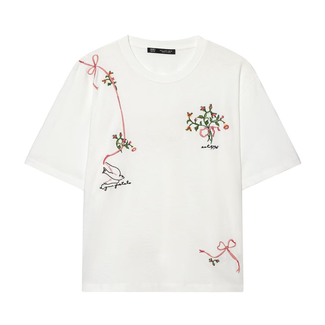 Dam T-shirt med fin broderi och unika tryck Mirla-Eva Jonsson