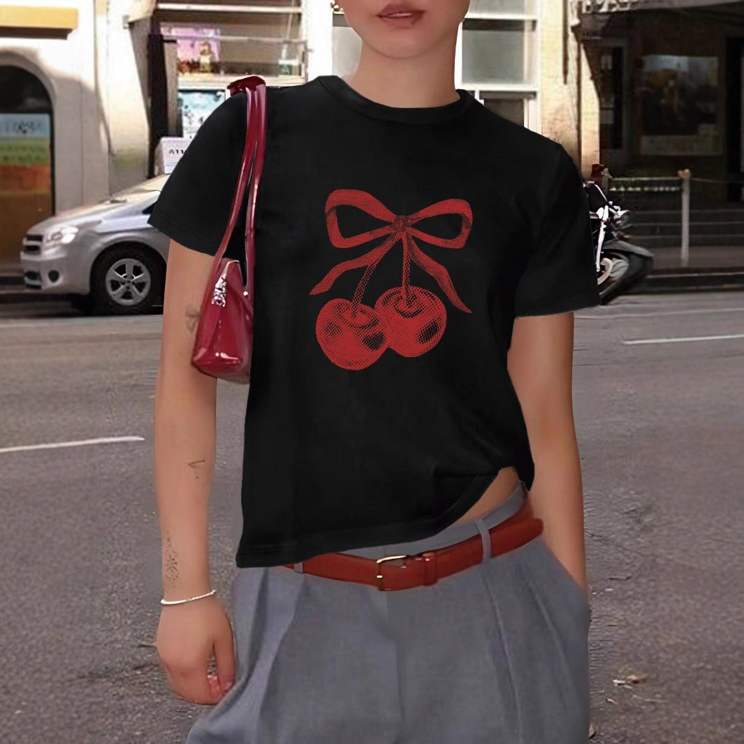 Dam T-shirt med glada körsbärmönster och högkvalitativt bomullsmaterial Mirla-Eva Jonsson
