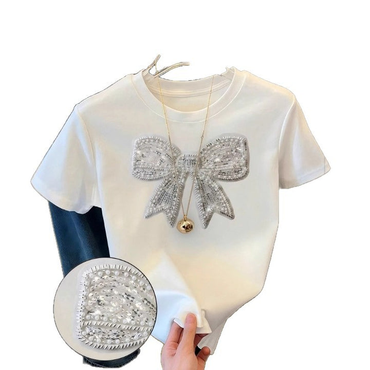Dam T-shirt med glittrande rosettmotiv och fin broderiteknik Mirla-Eva Jonsson