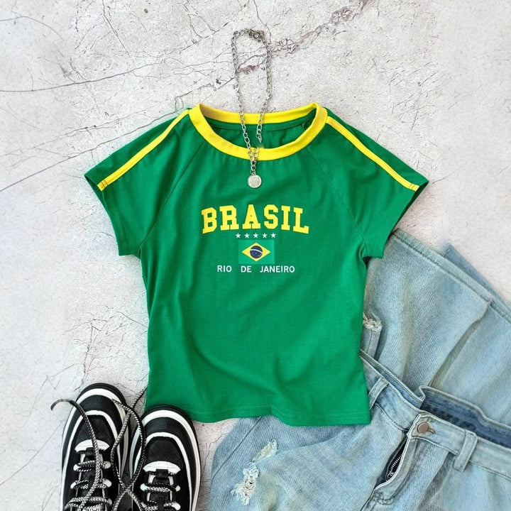 Dam T-shirt med kreativ Brasilien-design och kroppsnära snitt Mirla-Eva Jonsson