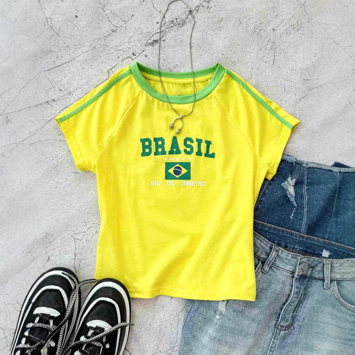 Dam T-shirt med kreativ Brasilien-design och kroppsnära snitt Mirla-Eva Jonsson