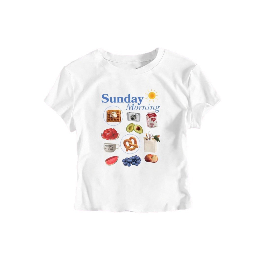Dam T-shirt med kreativ frukostmotiv och modern text Mirla-Eva Jonsson