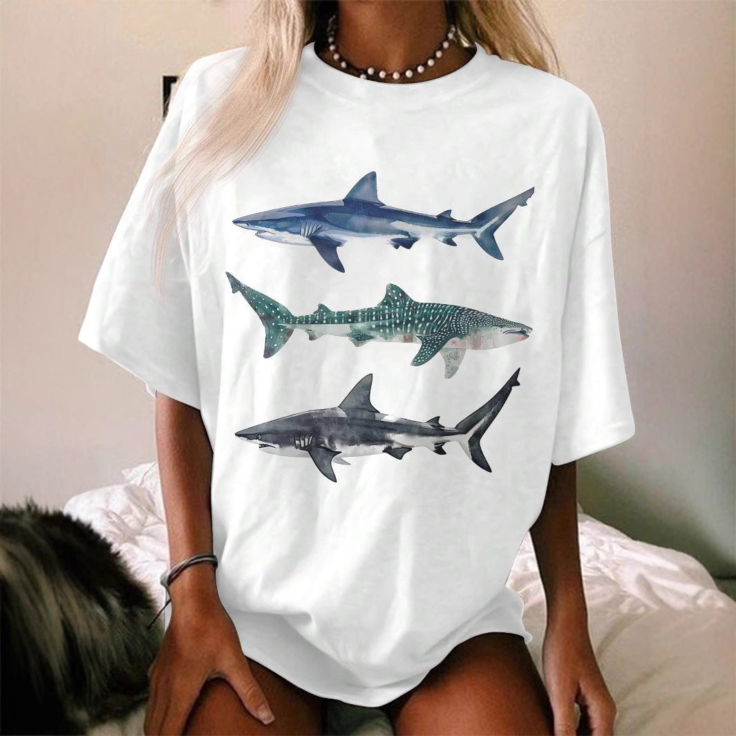Dam T-shirt med kreativ hajmotiv och avslappnad passform Mirla-Eva Jonsson