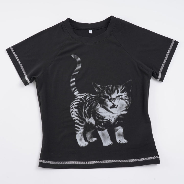 Dam T-shirt med kreativ kattmotiv Mirla-Eva Jonsson