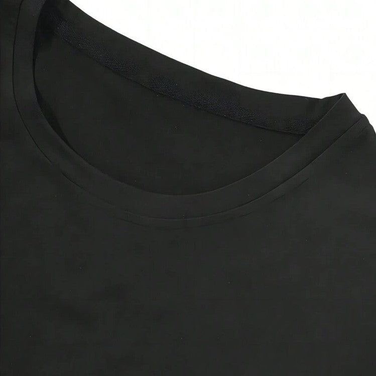 Dam T-shirt med kreativ text i modern graffiti-stil Mirla-Eva Jonsson