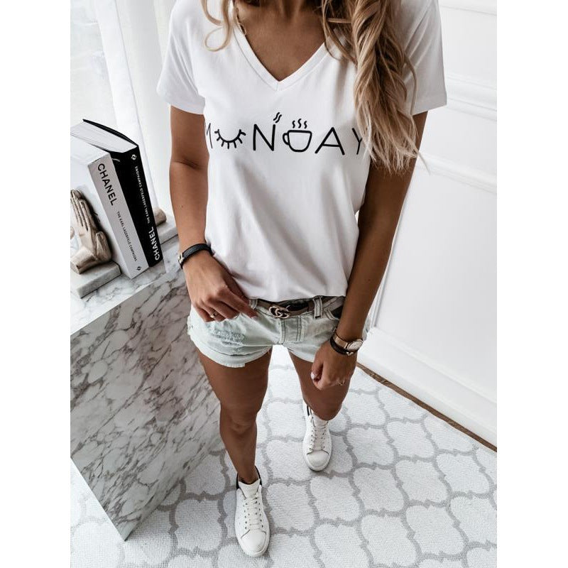 Dam T-shirt med kreativ text och avslappnad V-hals Mirla-Eva Jonsson