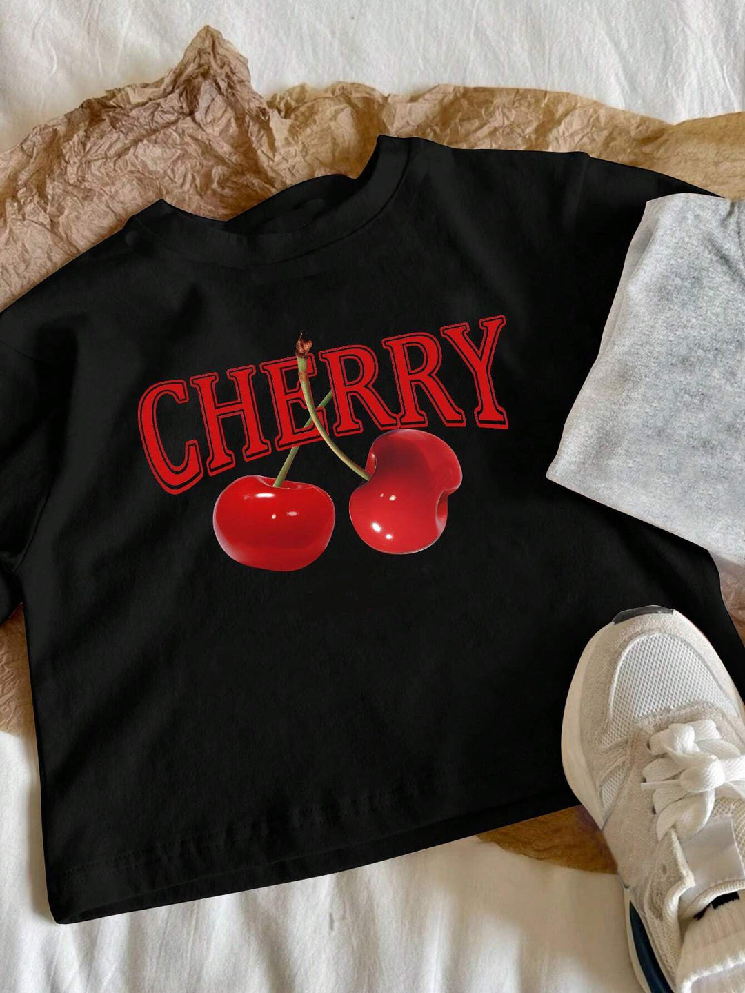 Dam T-shirt med kreativt nyckelhjärta-motiv och modern tryck Mirla-Eva Jonsson