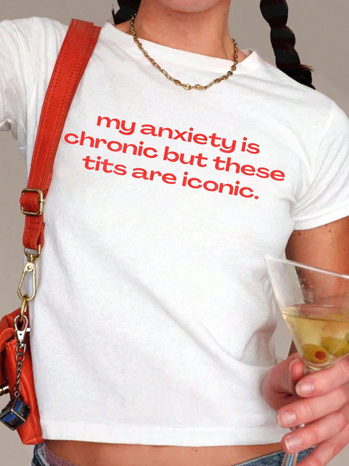 Dam T-shirt med kreativt nyckelhjärta-motiv och modern tryck Mirla-Eva Jonsson