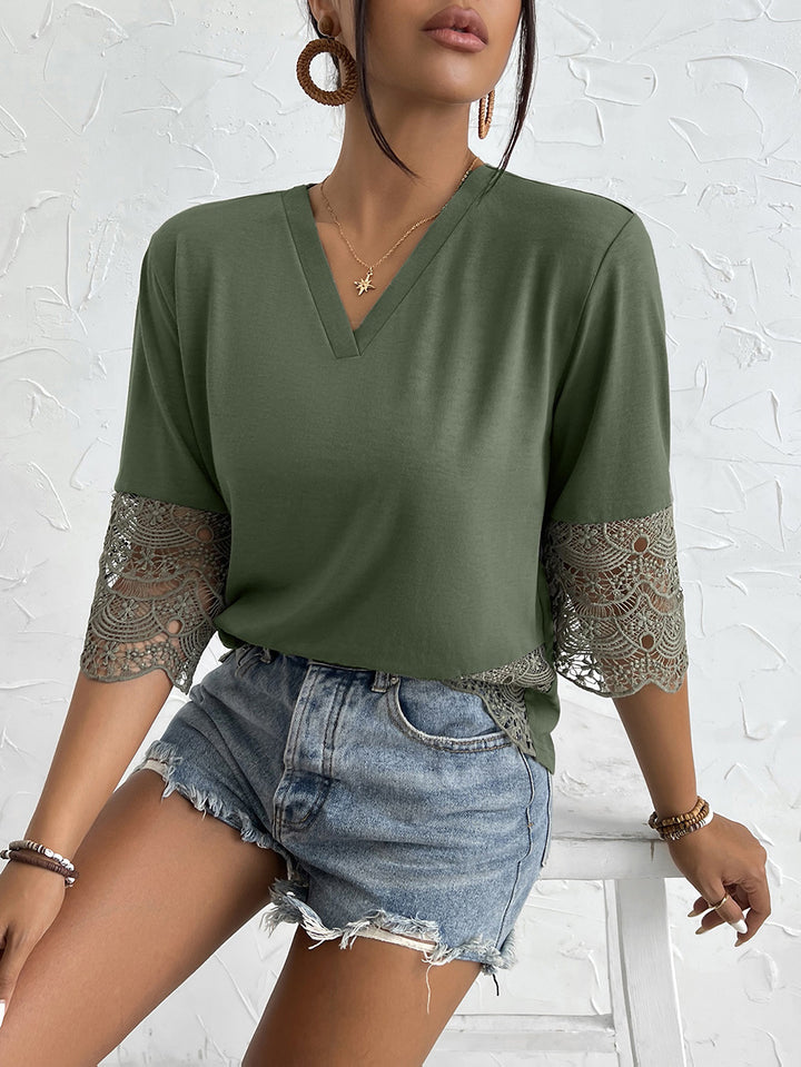 Dam T-shirt med spetsdetaljer och V-ringning Eva Jonsson-Eva Jonsson