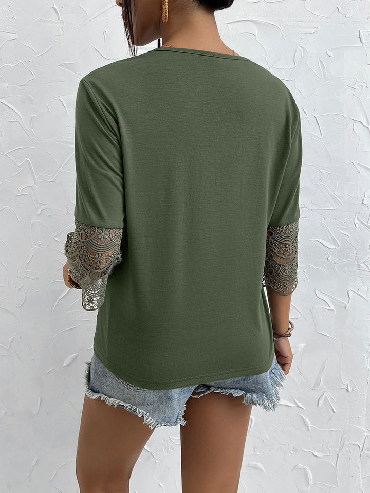 Dam T-shirt med spetsdetaljer och V-ringning Eva Jonsson-Eva Jonsson