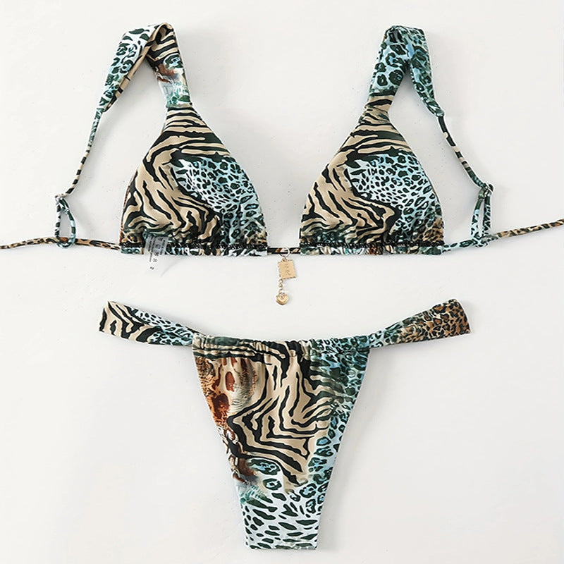 Dam Triangel-Bikini med justerbara axelband och modernt leopardmönster Mirla-Eva Jonsson