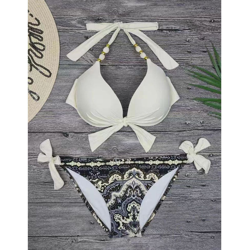 Dam Triangel-Bikini med lekfullt knytdesign och eleganta pärlor Mirla-Eva Jonsson