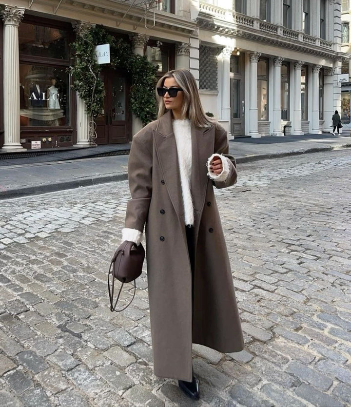 Dam Vävd Trenchcoat med Lång Design & Slagkrage | Mirla-Eva Jonsson