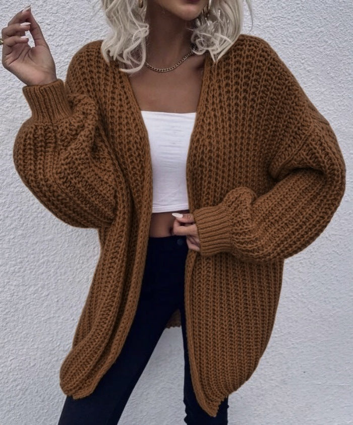 Dam avslappnad grovstickad cardigan med djupa fickor och voluminösa ärmar Mirla-Eva Jonsson