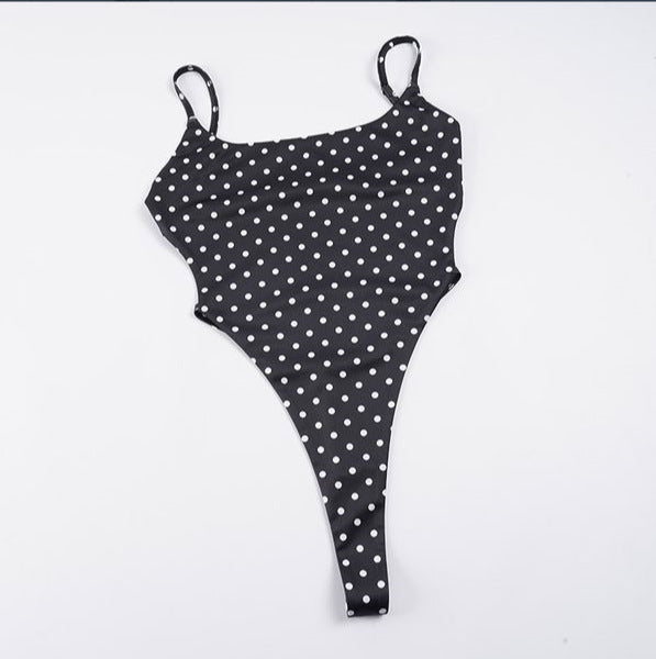 Dam baddräkt med högt skuren design och lekfullt prickigt mönster Mirla-Eva Jonsson