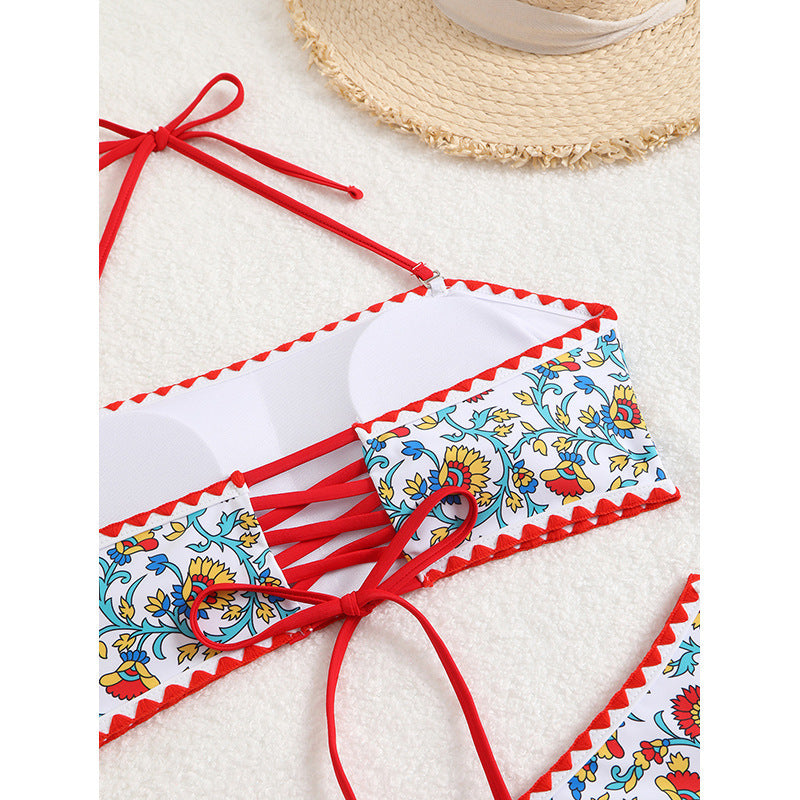 Dam bandeau bikini med blommiga accenter och volanger Mirla-Eva Jonsson