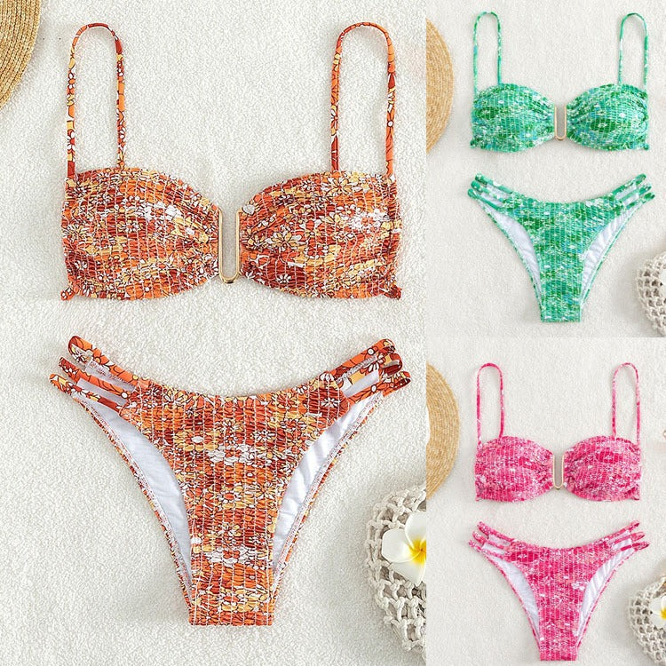 Dam bikini-set med lekfull blandning av mönster och moderna snördetaljer Mirla-Eva Jonsson