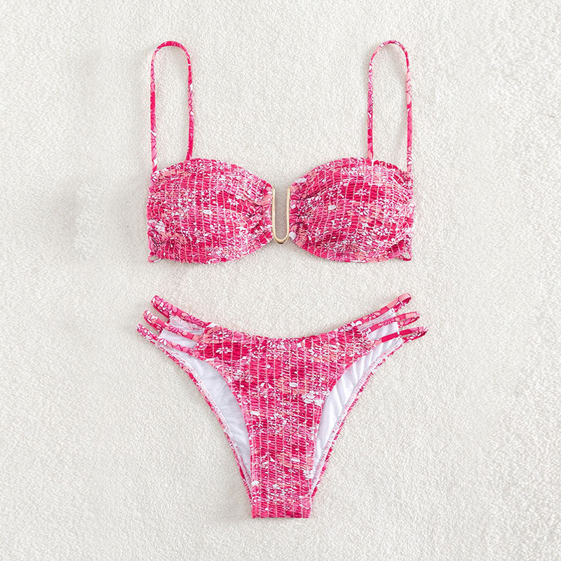 Dam bikini-set med lekfull blandning av mönster och moderna snördetaljer Mirla-Eva Jonsson