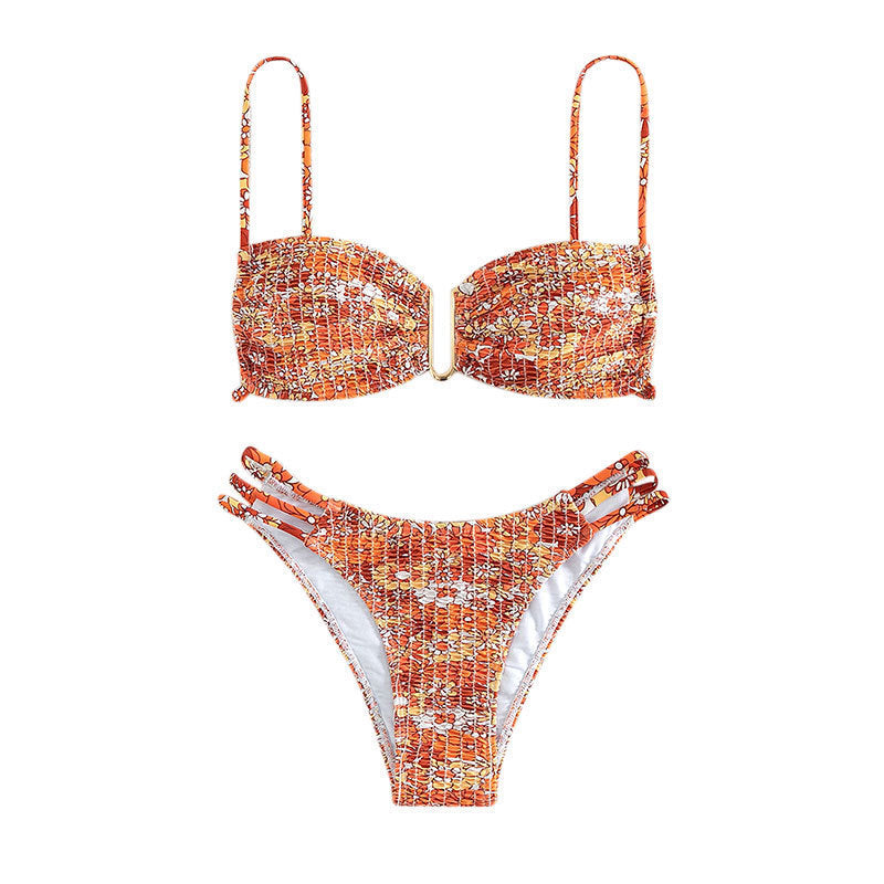 Dam bikini-set med lekfull blandning av mönster och moderna snördetaljer Mirla-Eva Jonsson