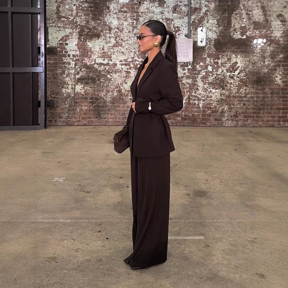 Dam blazer med djup V-halsringning och elegant silhuett Mirla-Eva Jonsson