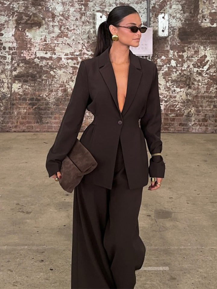 Dam blazer med djup V-halsringning och elegant silhuett Mirla-Eva Jonsson