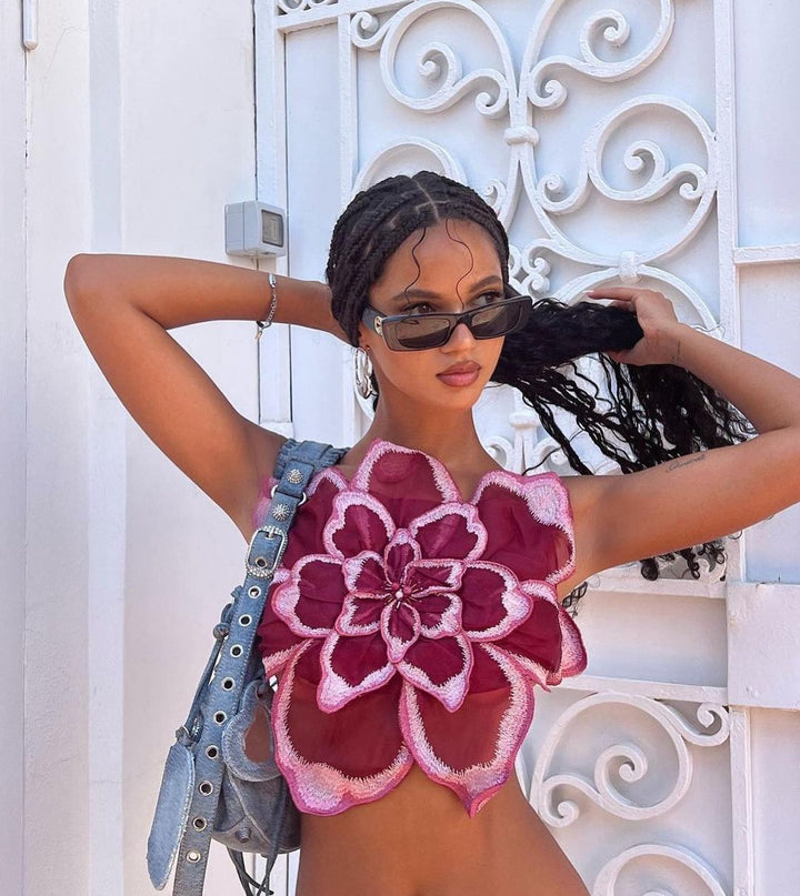 Dam blommor-crop-top med 3D blomsterapplikationer och genomskinlig tyg Mirla-Eva Jonsson