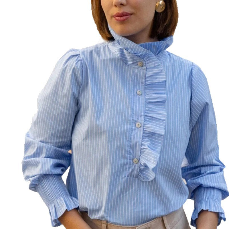 Dam blus med elegant volangdesign och randigt mönster Mirla-Eva Jonsson
