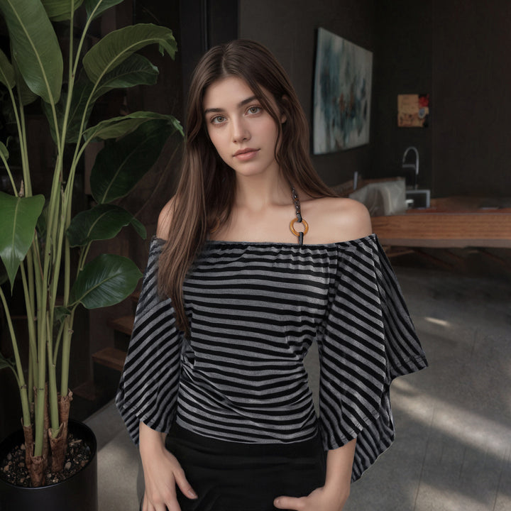 Dam blus med snyggt volangdesign och vida ärmar Mirla-Eva Jonsson