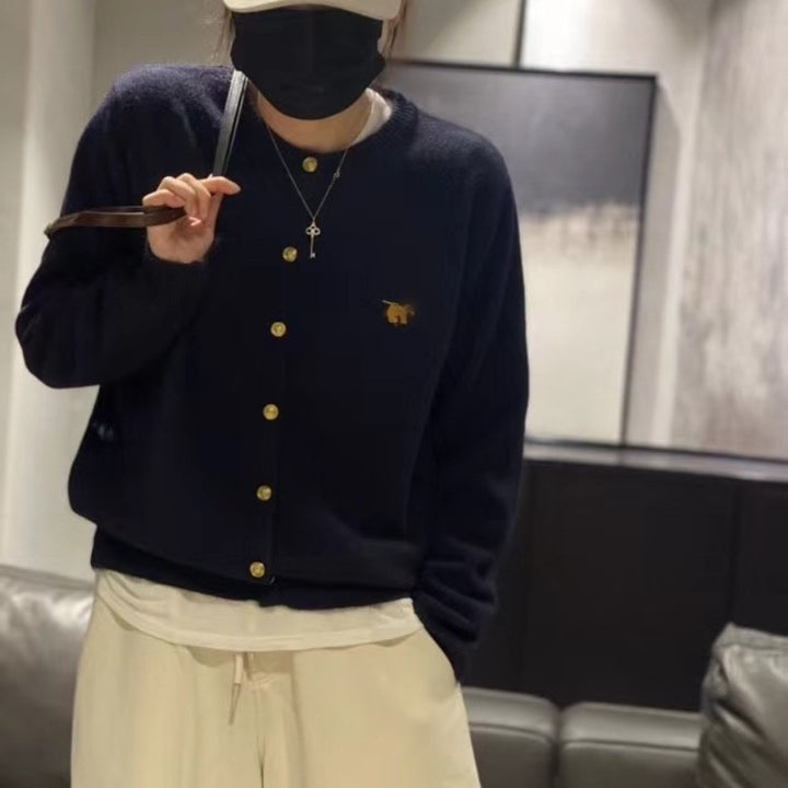 Dam cardigan med gyllene knappar och högkvalitativ materialstruktur Eva Jonsson-Eva Jonsson