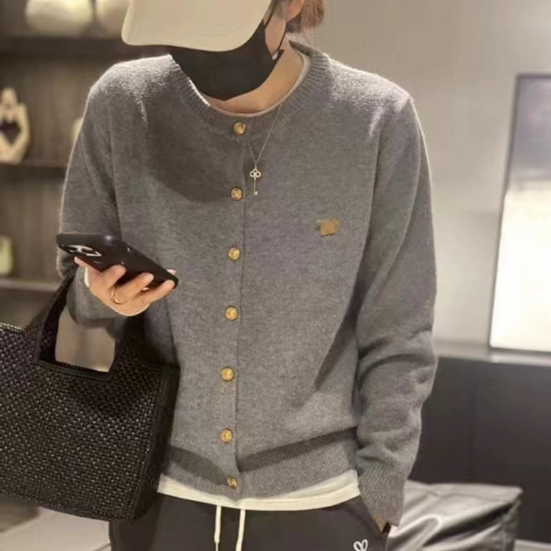 Dam cardigan med gyllene knappar och högkvalitativ materialstruktur Eva Jonsson-Eva Jonsson