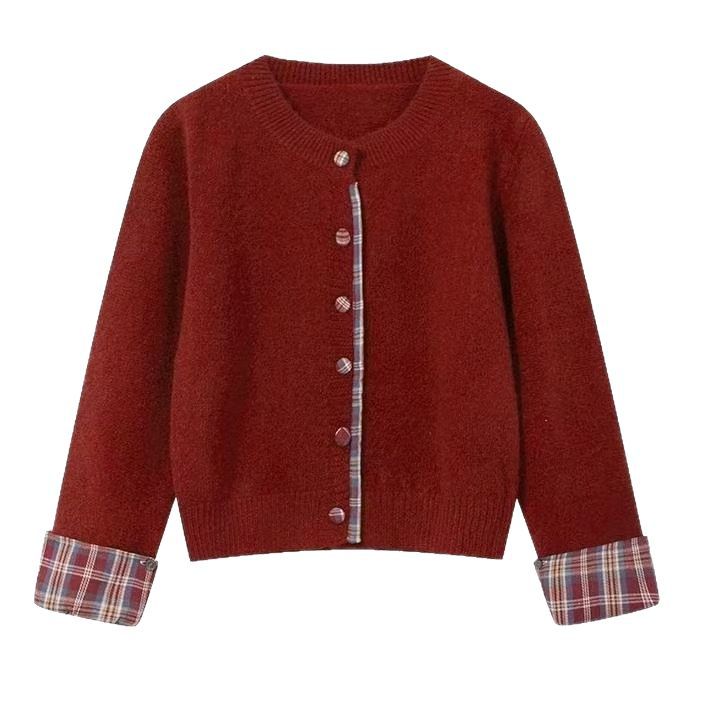 Dam cardigan med kreativ knappdesign och kontrasterande foder Mirla-Eva Jonsson