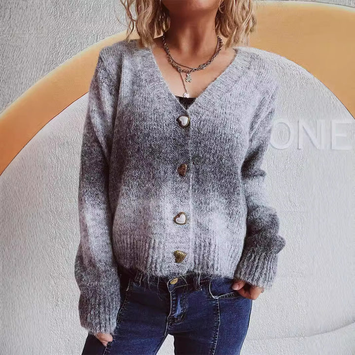 Dam cardigan med lyxigt mohair-material och stiliga hjärtknappar Mirla-Eva Jonsson