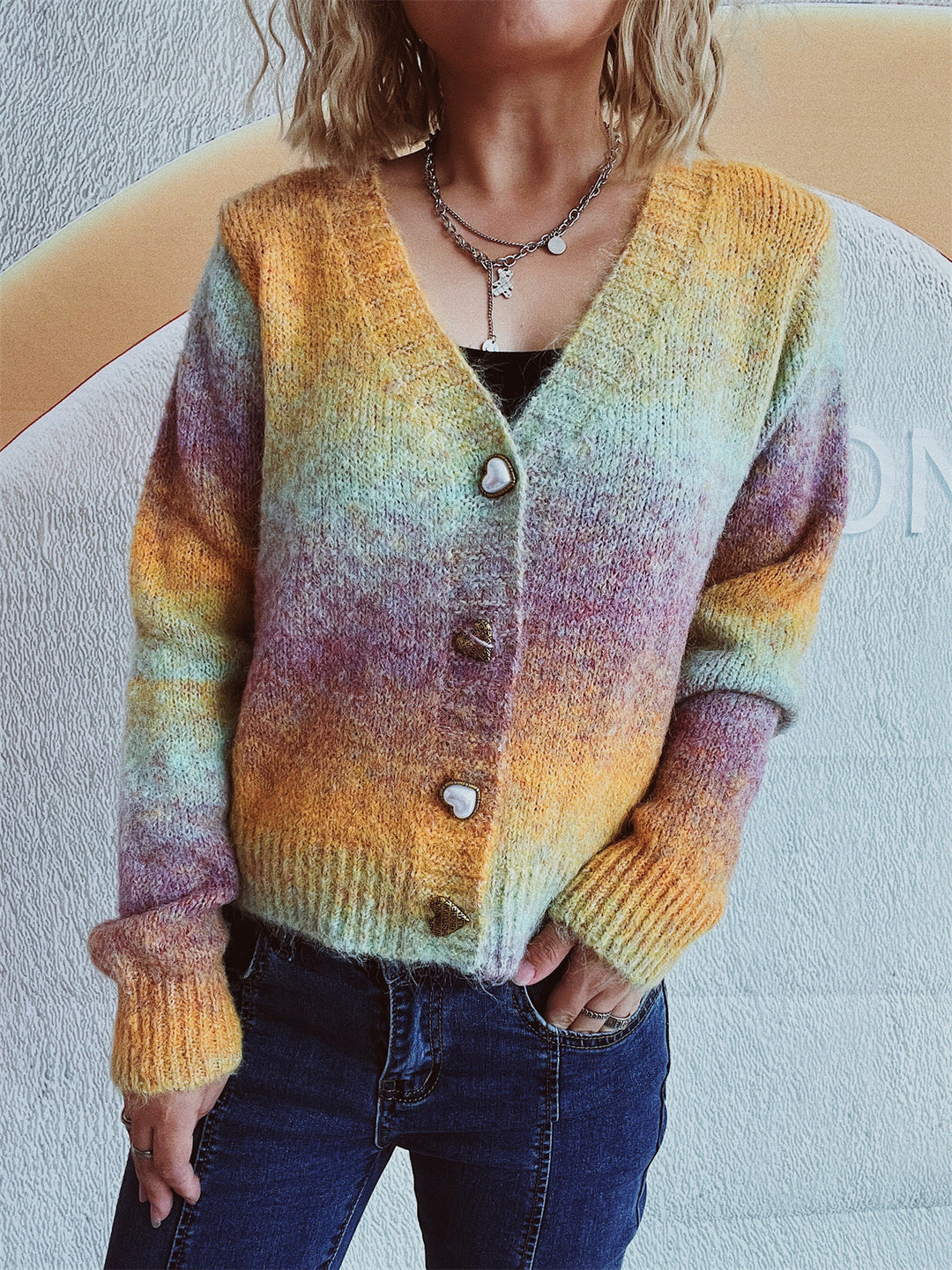 Dam cardigan med lyxigt mohair-material och stiliga hjärtknappar Mirla-Eva Jonsson